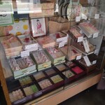 松屋長春 - 店内ショーケース