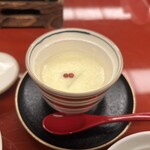 割烹つづみ - さつまいもをすってねりピンク胡椒がアクセント