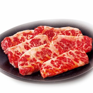 ●店内で1枚1枚丁寧に、心をこめてカットしております。