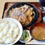 一の矢 - 料理写真:豚焼肉定食・サービス