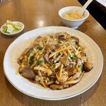 萬盛園 - 牛バラあんかけご飯、サラダ、スープ付き