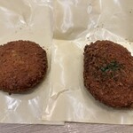 バックシュトゥーベ ツオップ - 左・カレーパン　　　右・カツカレーパン
