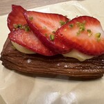 バックシュトゥーベ ツオップ - 苺ミルクのショコラパン