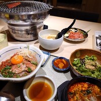 牛刺しと焼肉 仔虎 クリスロード店 - 