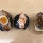 ロピア - 料理写真:チャーシュー、鮭、ハンバーグ。オール¥300 +税