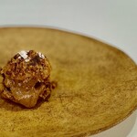 ウシマル - 自家菜園落花生のクッキーシュー。落花生とピーナッツバター入りのサクサクシュー。