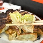 新ちゃん - ぎょうざ２個食べ　断面