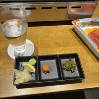 焼うお いし川 名古屋 - 薬味とコンロ