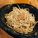 ヤキトリ まだらや - お通しのしらすおろし