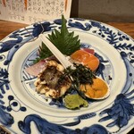 燕 - お刺身盛り合わせトロ、ウニ、桜鱒、イサキ、縞鯵、穴子