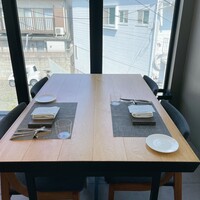 フィエルテ - 店内　テーブル席