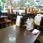 魚河岸処 仙 - 横長のお店でテーブル席