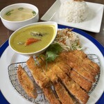 TAKAYAI - ゲーンキャオワーンムートート(グリーンカツカレー)