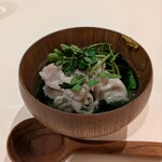 リストランテ イル バンビナッチョ - 「田原ポークの汁碗」。小松菜やセリも入っていて、ホッとする優しいお味。