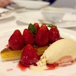 北島亭 - 2025.3.  イチゴのタルト バニラアイス添え