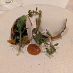 リストランテ イル バンビナッチョ - 「蕪の焼き物」。熱々の蕪に塩をつけると甘さが際立ちます。