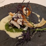 リストランテ イル バンビナッチョ - 「彼岸フグ」。淡白なフグもパリパリのクロワッサンと合わせるとバターが香る♪