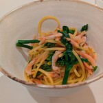 リストランテ イル バンビナッチョ - 「駿河湾桜えびのアーリオオーリオ」。たっぷり入った桜えびと菜の花が、手打ちパスタとよく合います。