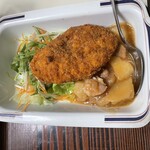 タブチ - 肉じゃが　サラダ添え