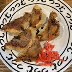 餃子屋 つつむ - 一個食ってます(^◇^;)