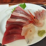 中央食堂 - ブリ、マグロ、アジ、南蛮エビ、アラ？