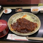 名古屋名物 みそかつ 矢場とん 名古屋城 金シャチ横丁店 - 