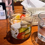 麻布十番 薬膳カレー 新海 - ピクルスが提供されます