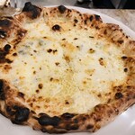 pizza marumo - クワトロフォルマッジ