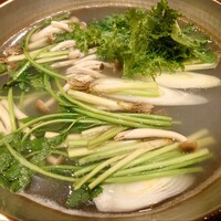 鴨しゃぶ さ和鳥 東上野 - 鴨しゃぶ鍋。鴨ガラスープに野菜を入れて。