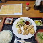 めんどり屋 - 選べるミニから揚定食のから揚げは定番です。