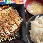 じゃんぼ総本店 - 料理写真:お好み焼き定食（650円）