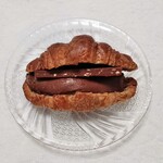 手作りパン工房　ウ―の森 - ヘーゼルナッツショコラクロワッサン（273円）