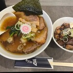 手打ち 蓮 - 醤油チャーシュー麺1300円+チャーシュー飯350円
