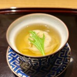 眞善美 - 蒸した毛蟹と毛蟹味噌の雲呑　魚介から抽出したシャンタン