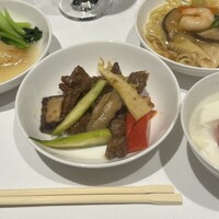 東天紅 上野店 - 牛肉のブラックペッパー炒め