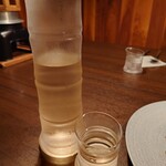 月  - 日本酒の高砂は竹模様のグラスとデキャンタ