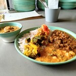 スパイスカレー モクロミ - 『2種盛り（2300円税込）』『カシューナッツポークキーマ』『ホタテアジアンハーブ』