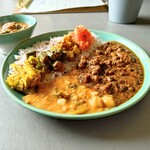 スパイスカレー モクロミ - 『2種盛り（2300円税込）』『カシューナッツポークキーマ』『ホタテアジアンハーブ』