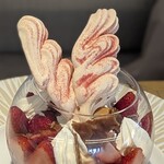 ヨックモック 青山本店 - 白いのは…メレンゲです