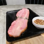 吉祥寺 井の頭テラス HONOO - 原木ベーコン鉄板ステーキ。美味し。