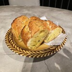 吉祥寺 井の頭テラス HONOO - ガーリックトースト。美味し。