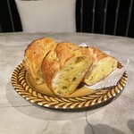 吉祥寺 井の頭テラス HONOO - ガーリックトースト。美味し。