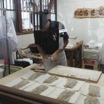 くらそば幸道 - 打ち終えて蕎麦切りされてました。