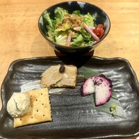 五反田 鳥心 - 季節の前菜三種、グリーンサラダ
