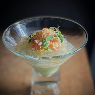 春キャベツと春菊のヴルーテずわい蟹とカラスミのカクテル仕立て