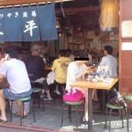 三平 - 外のテーブルは常連で満員