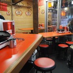 豚足ホルモン 小林商店 - 店内（テーブル席）