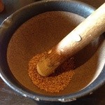 泉の里 - 煎りたてのゴマ