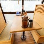 はぐれ雲 - 店内テーブル席