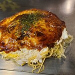 Light - 肉玉蕎麥麵(含稅1,000日圓)
                      ・煮熟的中粗麵條(大一製麵所)
                      ・米津醬油與奧塔福醬的混合
                      ・烹調方式:不壓
                      ・烹調完成的形狀:圓形
                      ・標準食用方式為鐵板或盤子